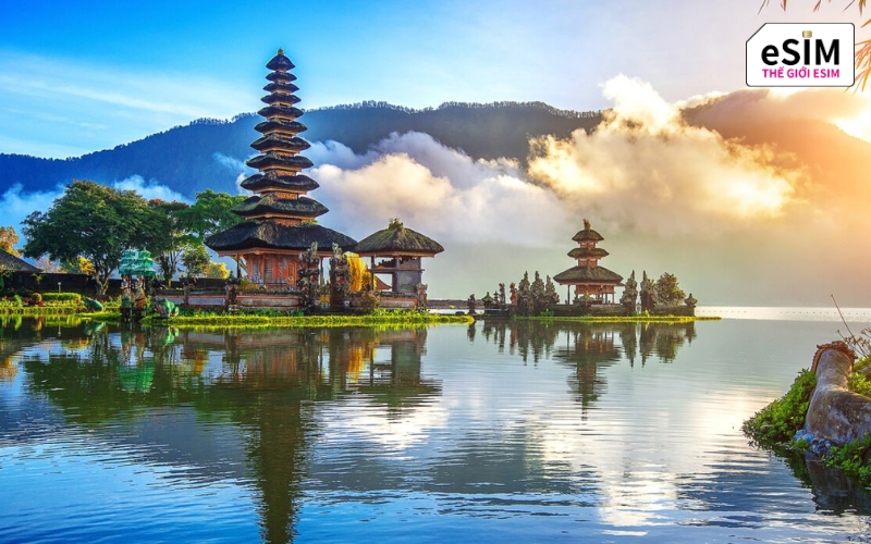 Hành trình chạm ngõ Bali sẽ ôm ấp bạn bằng những buổi chiều hoàng hôn rực lửa bên bờ biển sóng vỗ